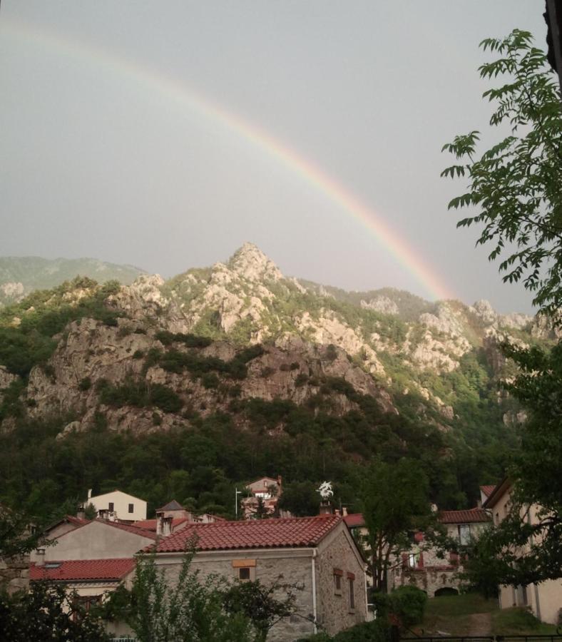 Les Chalets Quazemi A Casteil Экстерьер фото